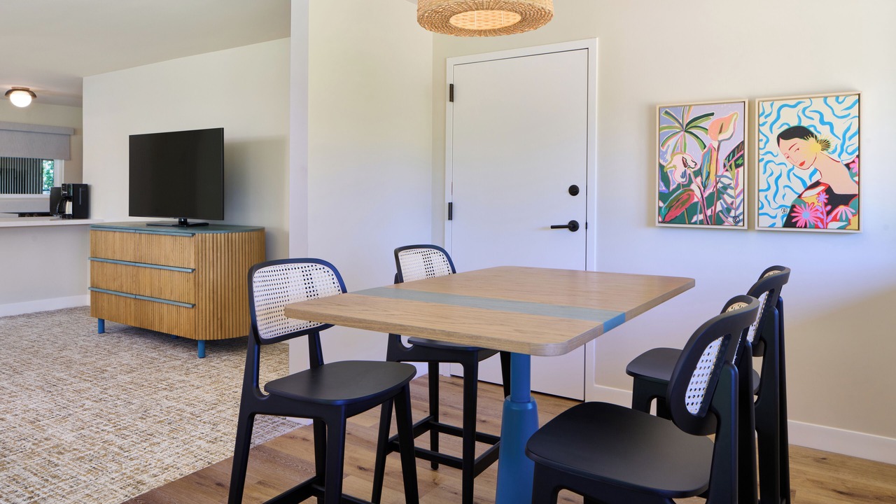 Photo of Livingroom in Historic Lahaina Front Street
