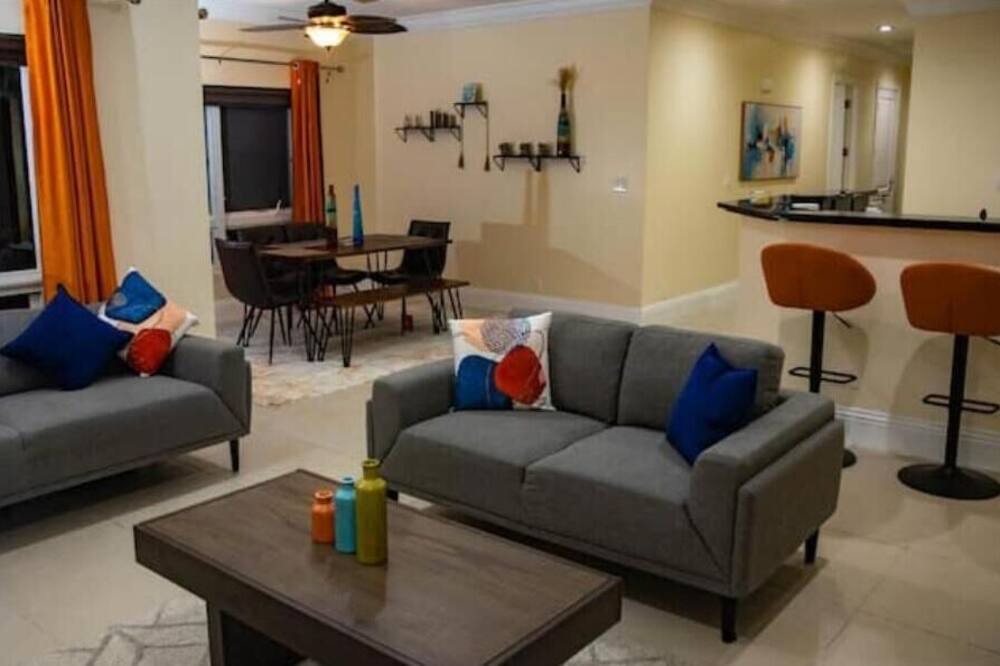 Photo of Livingroom in Bahamia West
