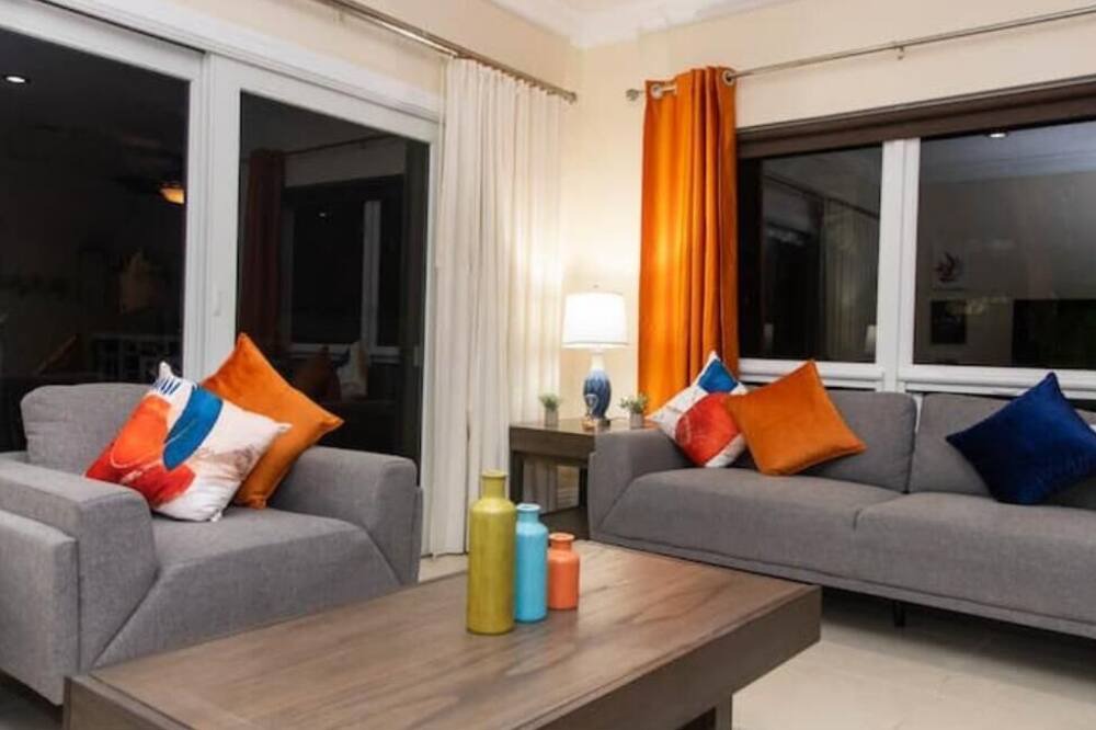 Photo of Livingroom in Bahamia West