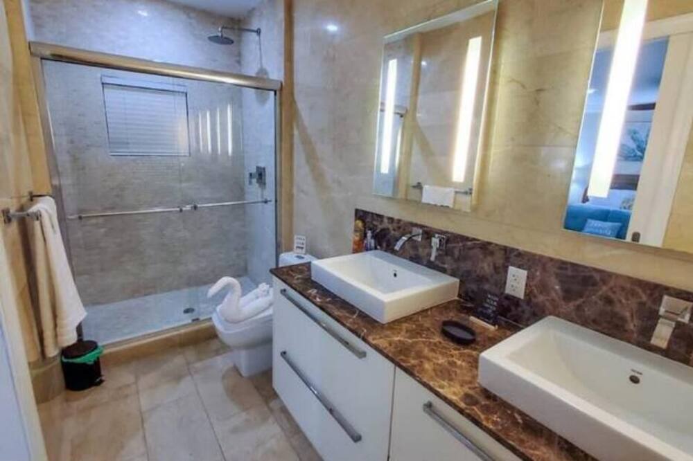 Photo of Bathroom in Bahamia West