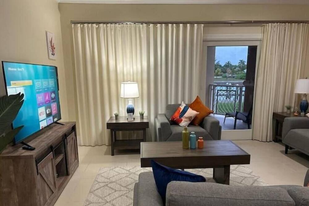 Photo of Livingroom in Bahamia West