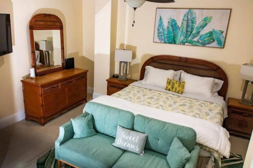 Photo of Bedroom in Bahamia West