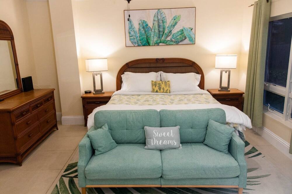 Photo of Bedroom in Bahamia West