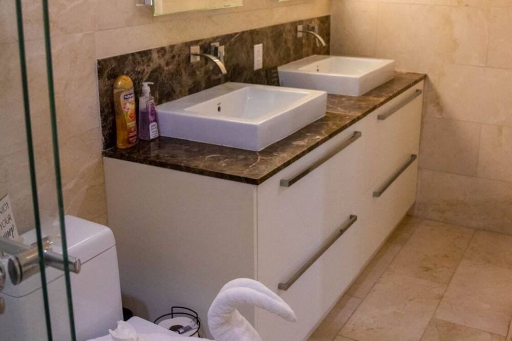 Photo of Bathroom in Bahamia West
