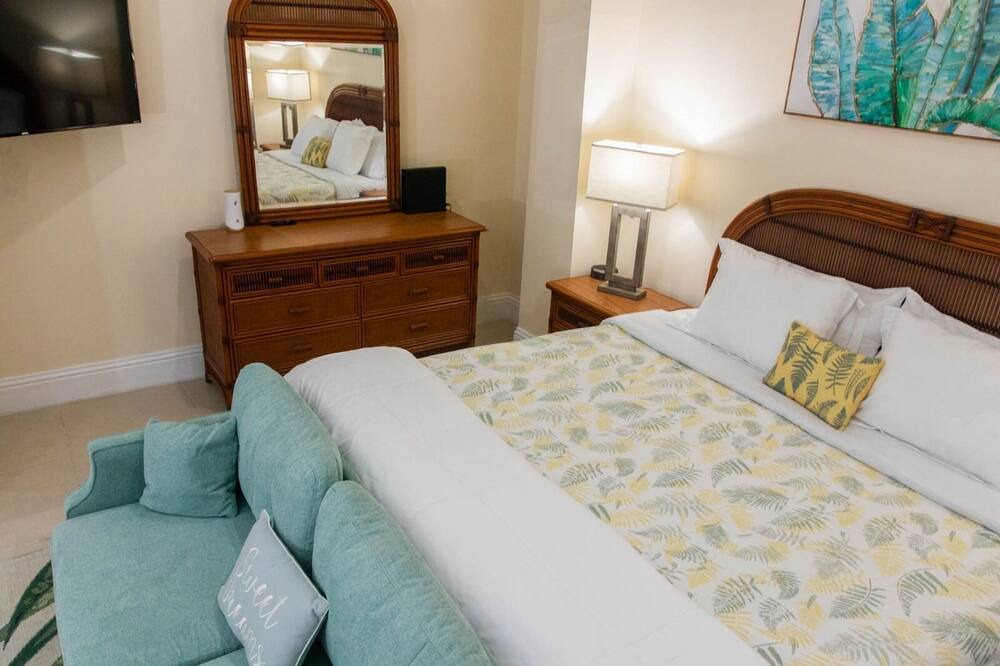 Photo of Bedroom in Bahamia West