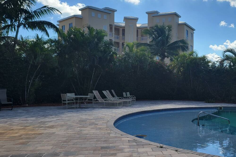 Photo of Outdoor in Bahamia West