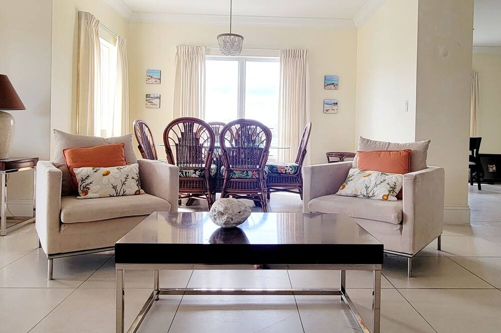 Photo of Livingroom in Bahamia West