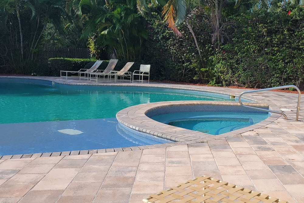 Photo of Outdoor in Bahamia West