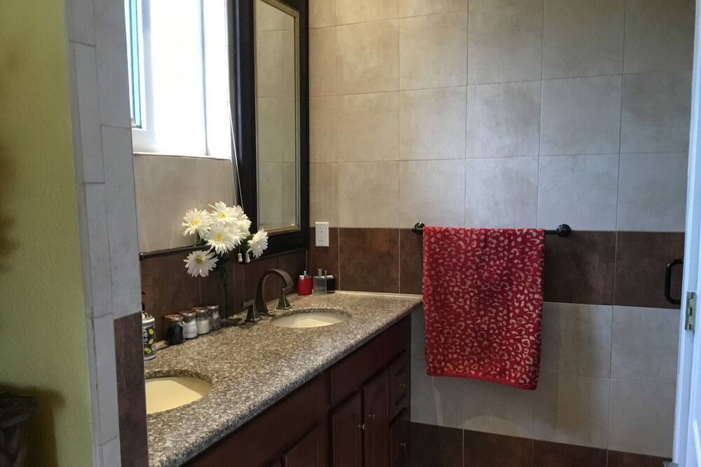 Photo of Bathroom in High Rock