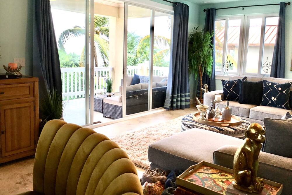 Photo of Livingroom in High Rock