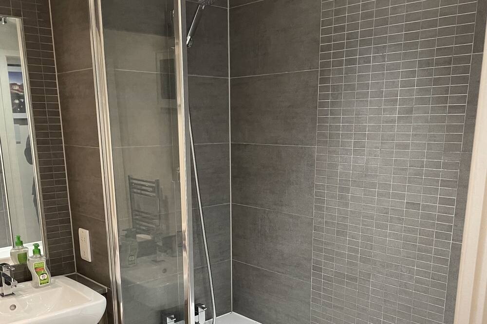 Photo of Bathroom in Cricklewood