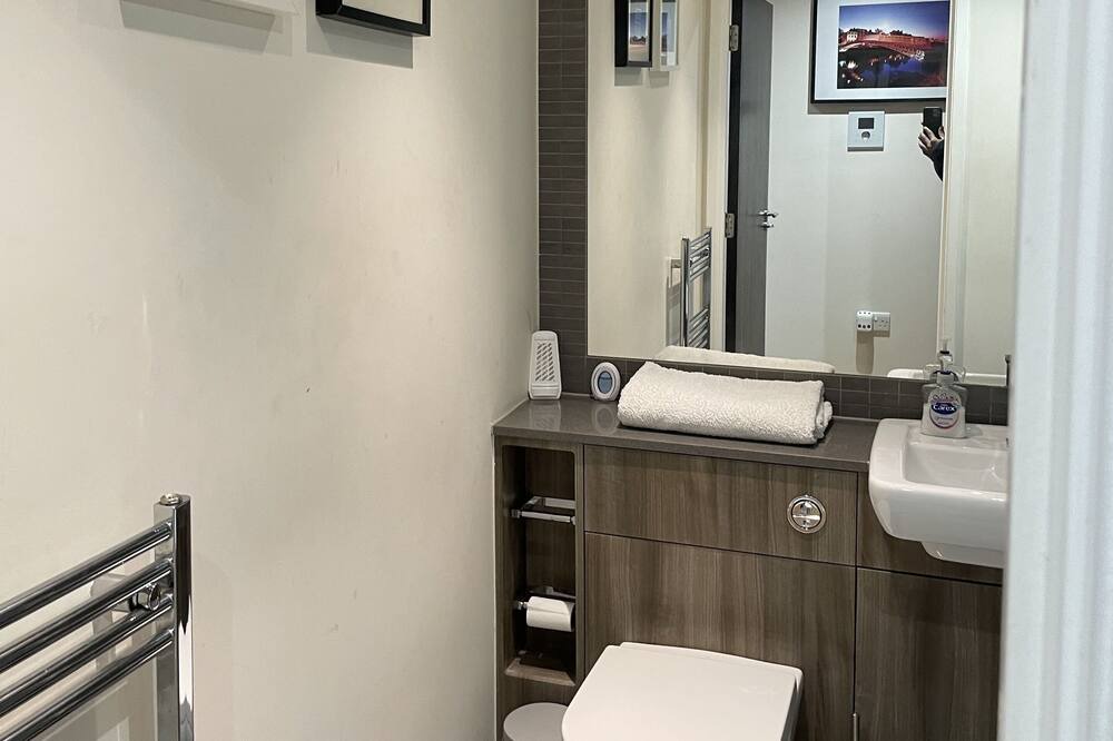 Photo of Bathroom in Cricklewood