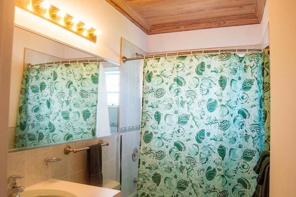 Photo of Bathroom in Deadmans Cay