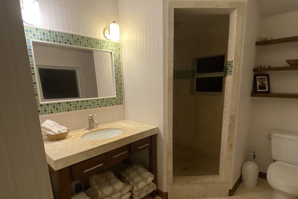 Photo of Bathroom in Green Turtle Cay