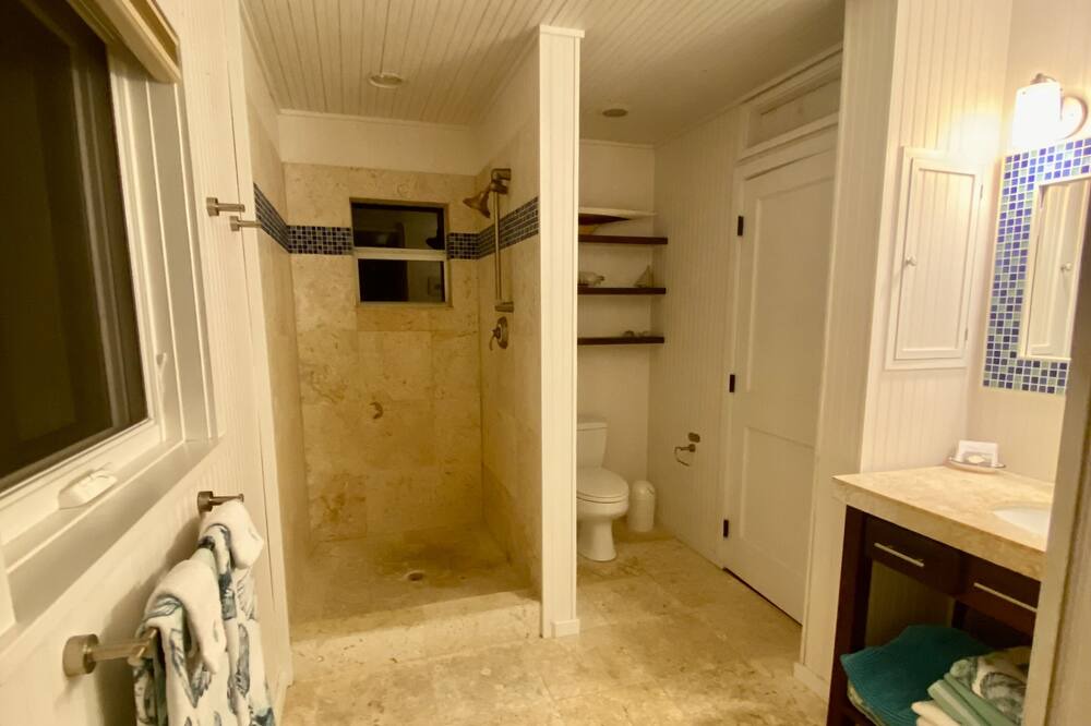 Photo of Bathroom in Green Turtle Cay