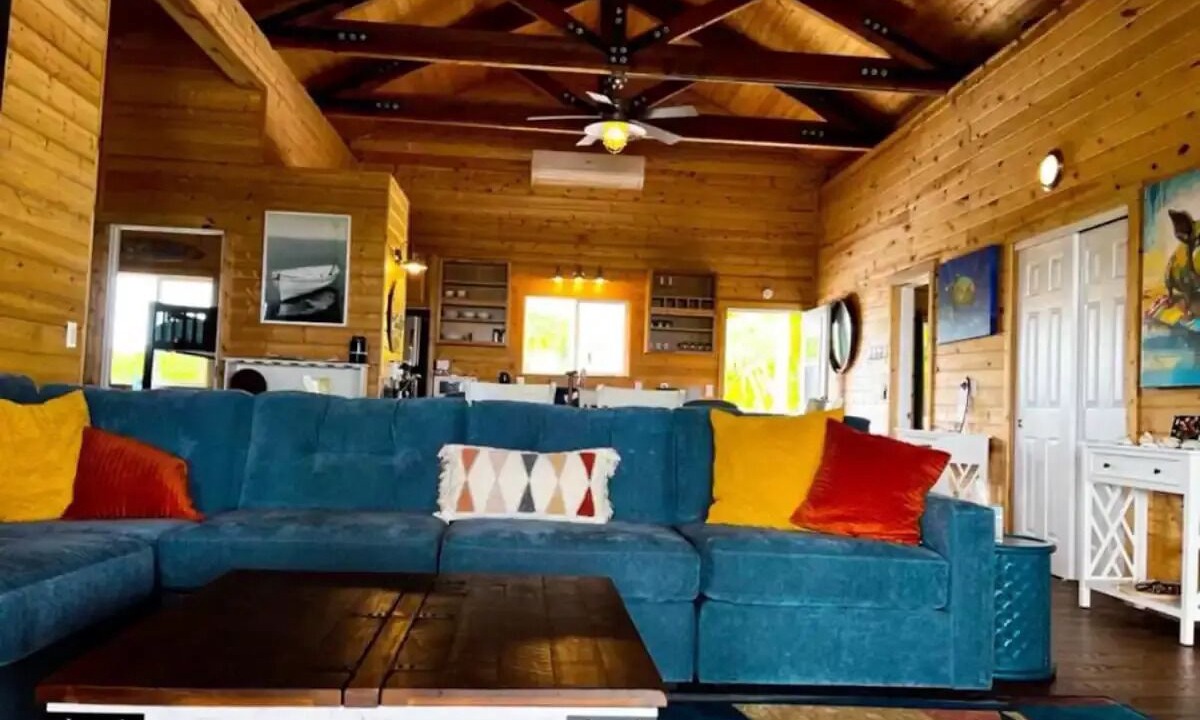Photo of Livingroom in Bahama Palm Shores