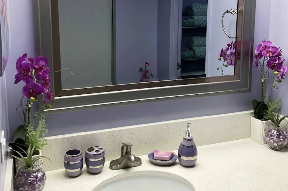 Photo of Bathroom in Makaha