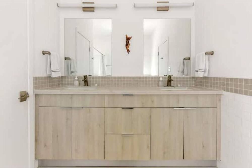 Photo of Bathroom in Farmer's Hill