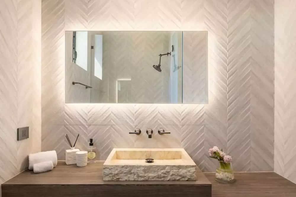 Photo of Bathroom in Nassau