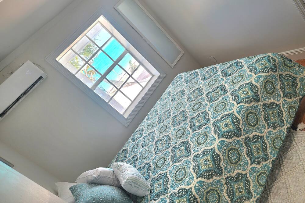 Photo of Bedroom in Rokers Point