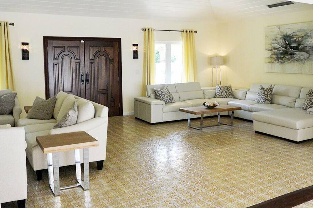 Photo of Livingroom in Nassau