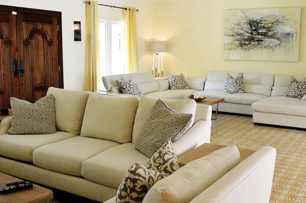 Photo of Livingroom in Nassau