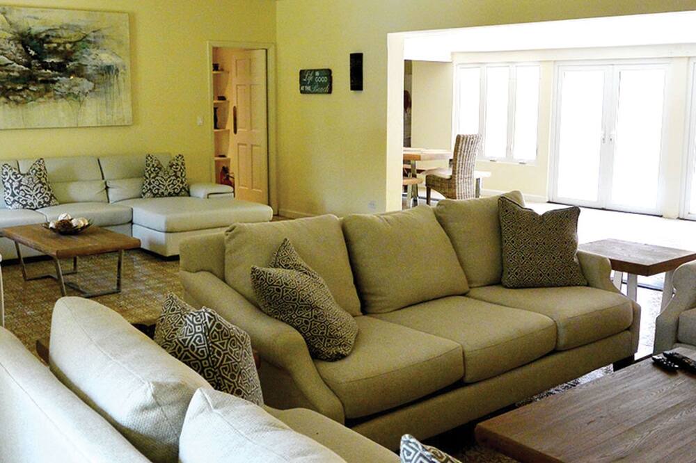 Photo of Livingroom in Nassau