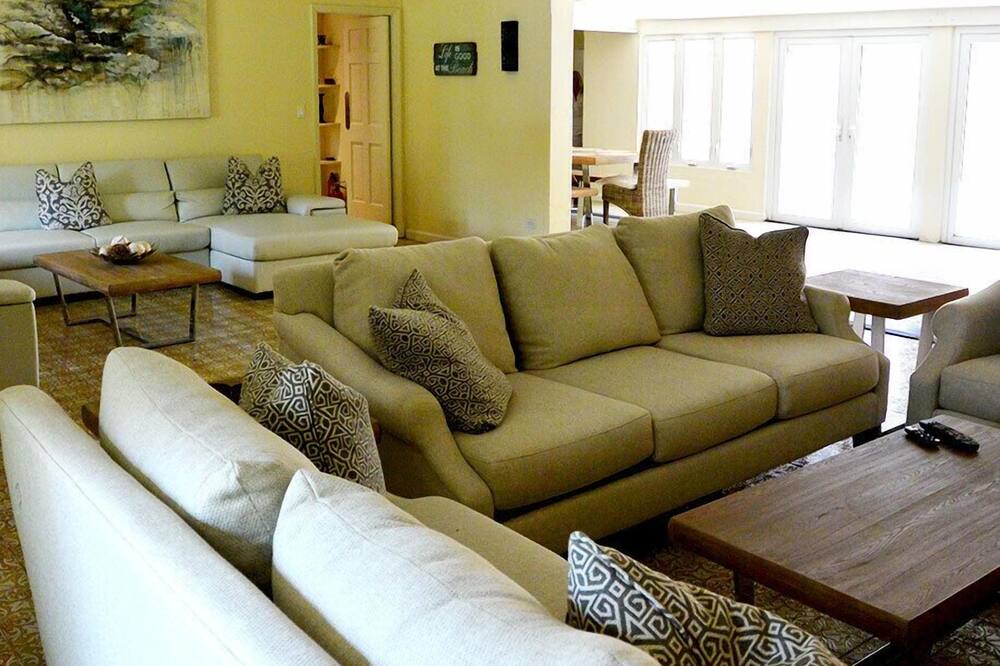 Photo of Livingroom in Nassau