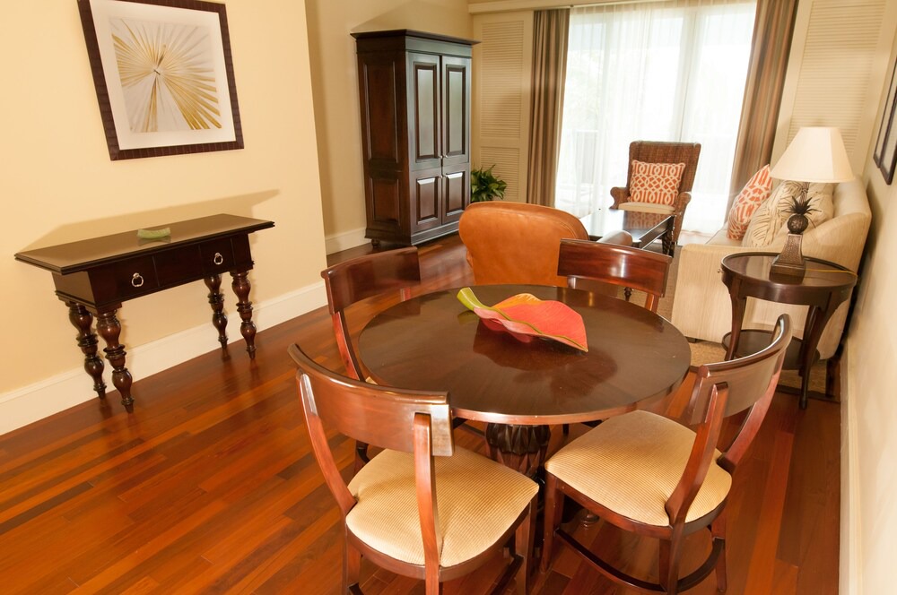 Photo of Livingroom in Dunmore Town