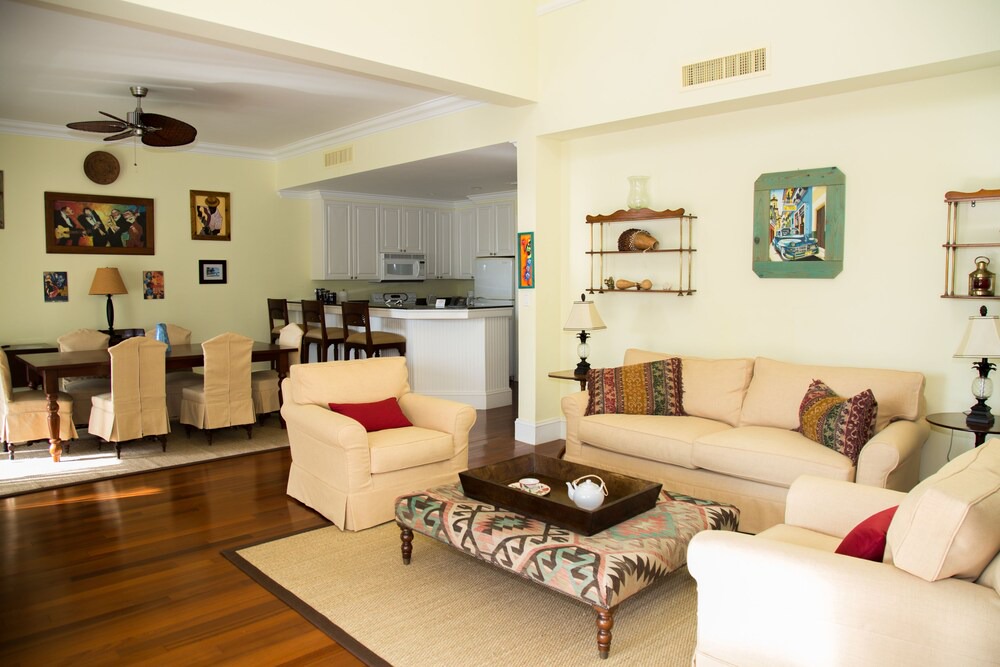 Photo of Livingroom in Dunmore Town