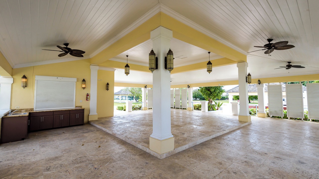 Photo of Patio Balcony in Nassau