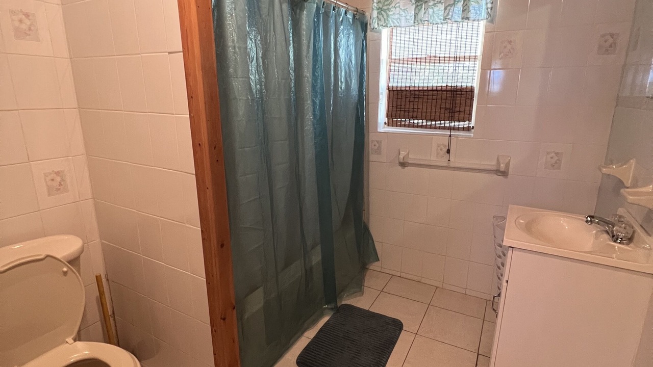 Photo of Bathroom in Tar Bay