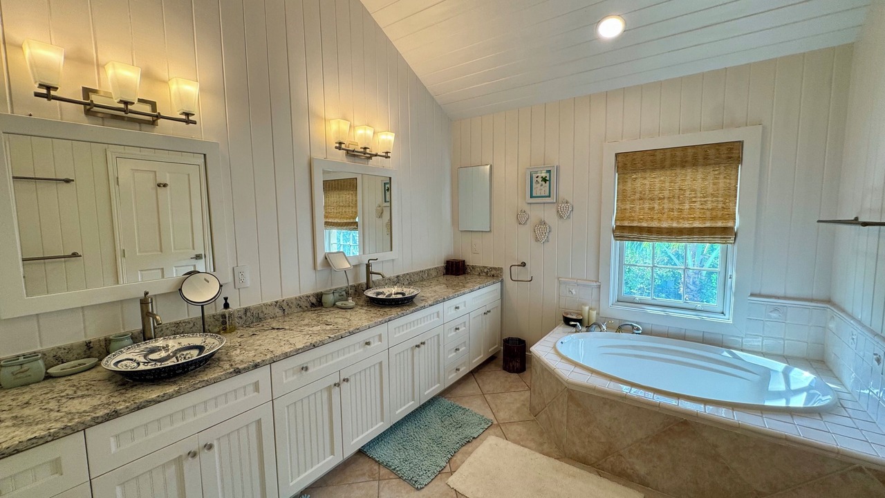 Photo of Bathroom in Hope Town
