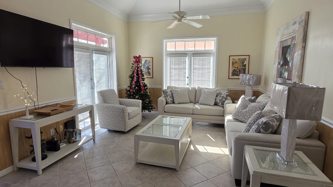 Photo of Livingroom in Lubbers Quarters Cay