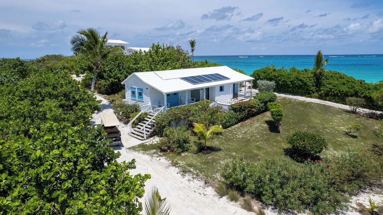 Photo of Bedroom in Man O War Cay