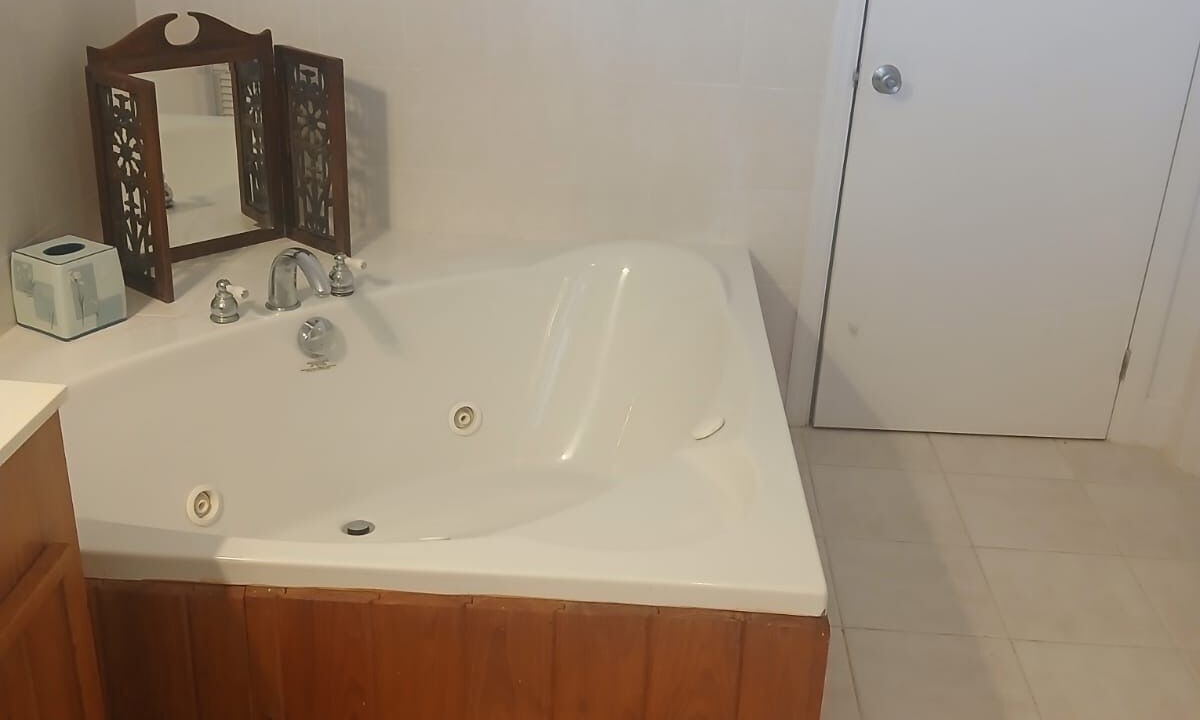 Photo of Bathroom in Rokers Point