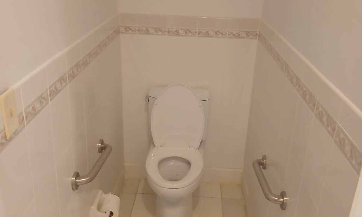 Photo of Bathroom in Rokers Point