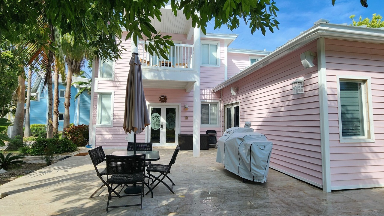 Photo of Outdoor in Alice Town