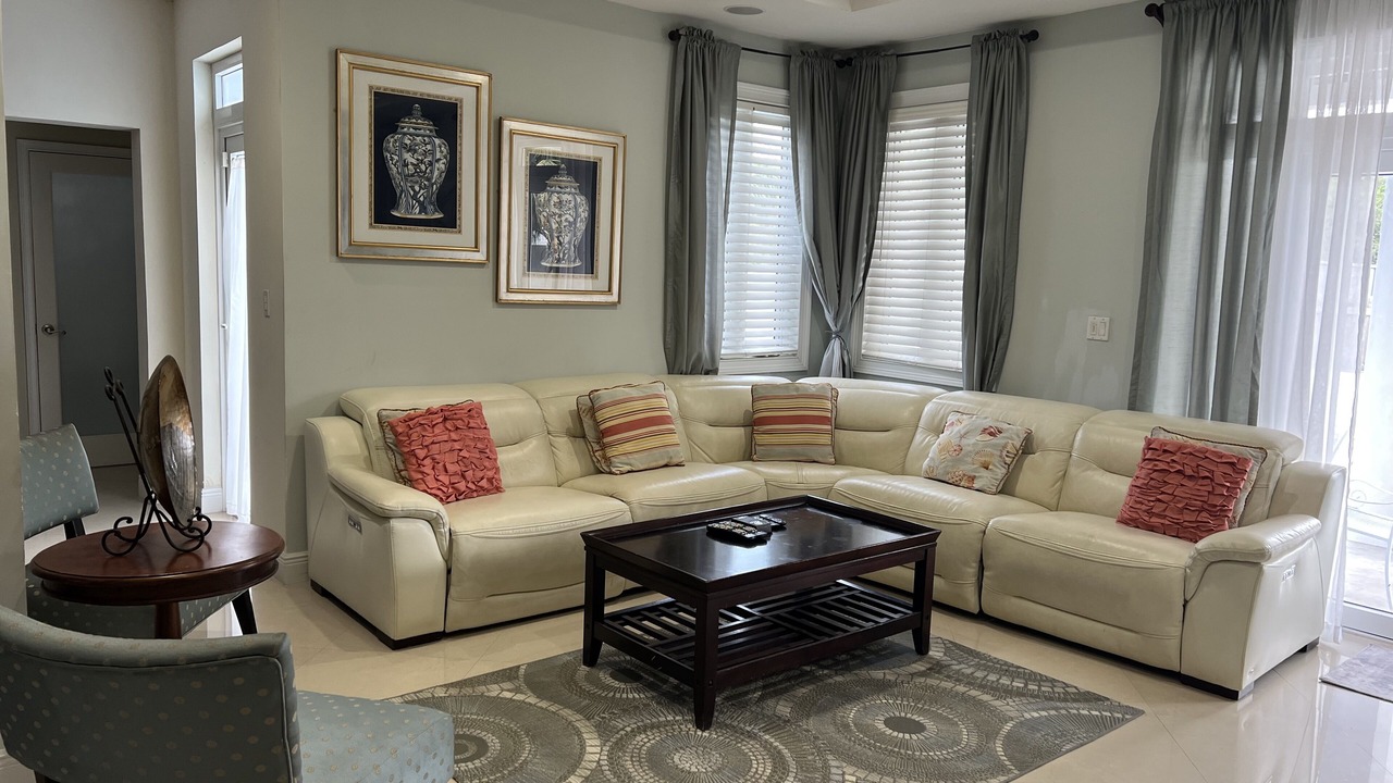 Photo of Livingroom in Nassau