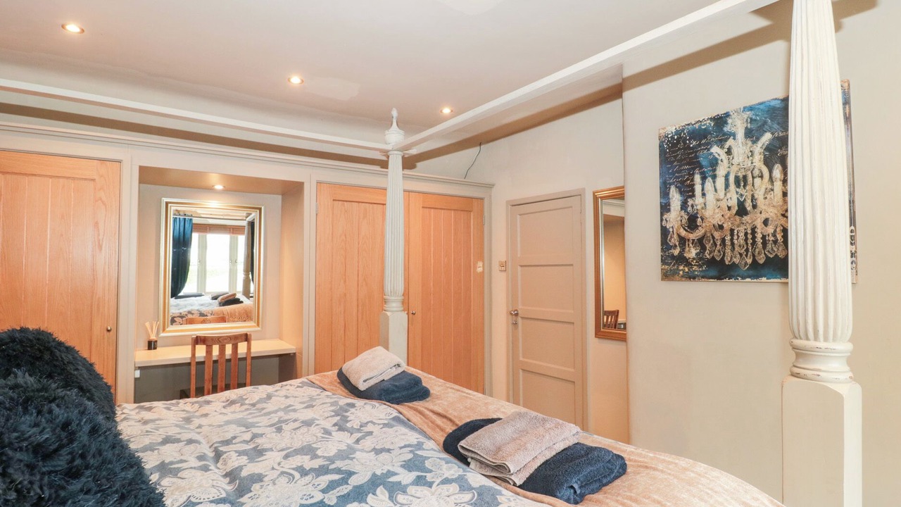 Photo of Bedroom in Broadway