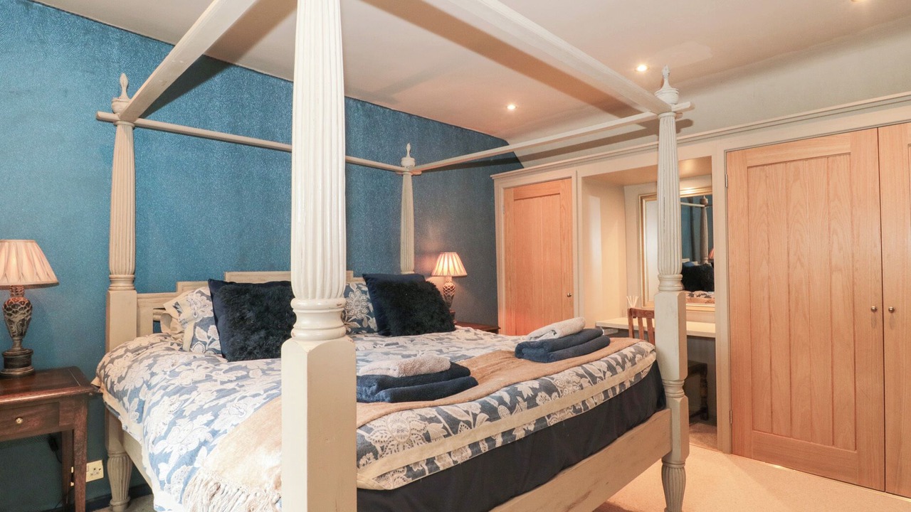 Photo of Bedroom in Broadway