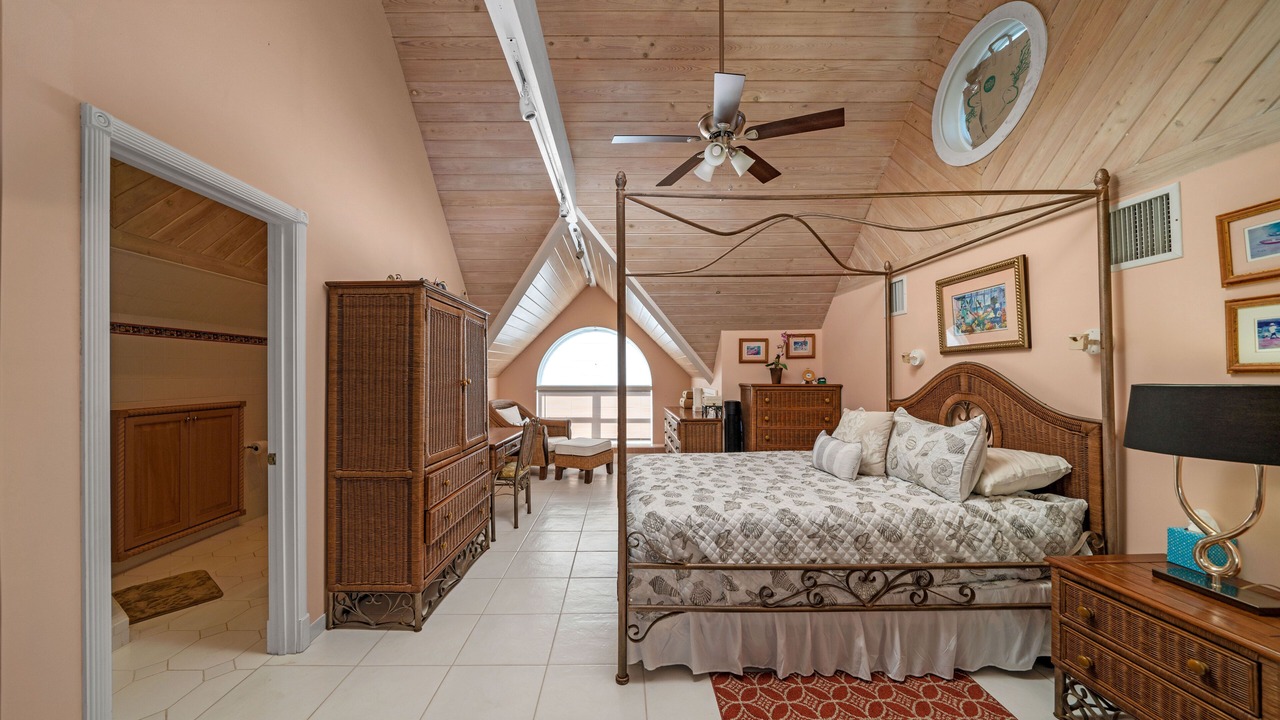 Photo of Bedroom in Lubbers Quarters Cay