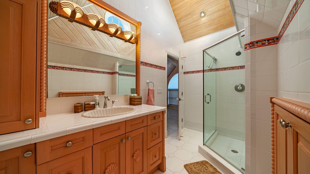 Photo of Bathroom in Lubbers Quarters Cay