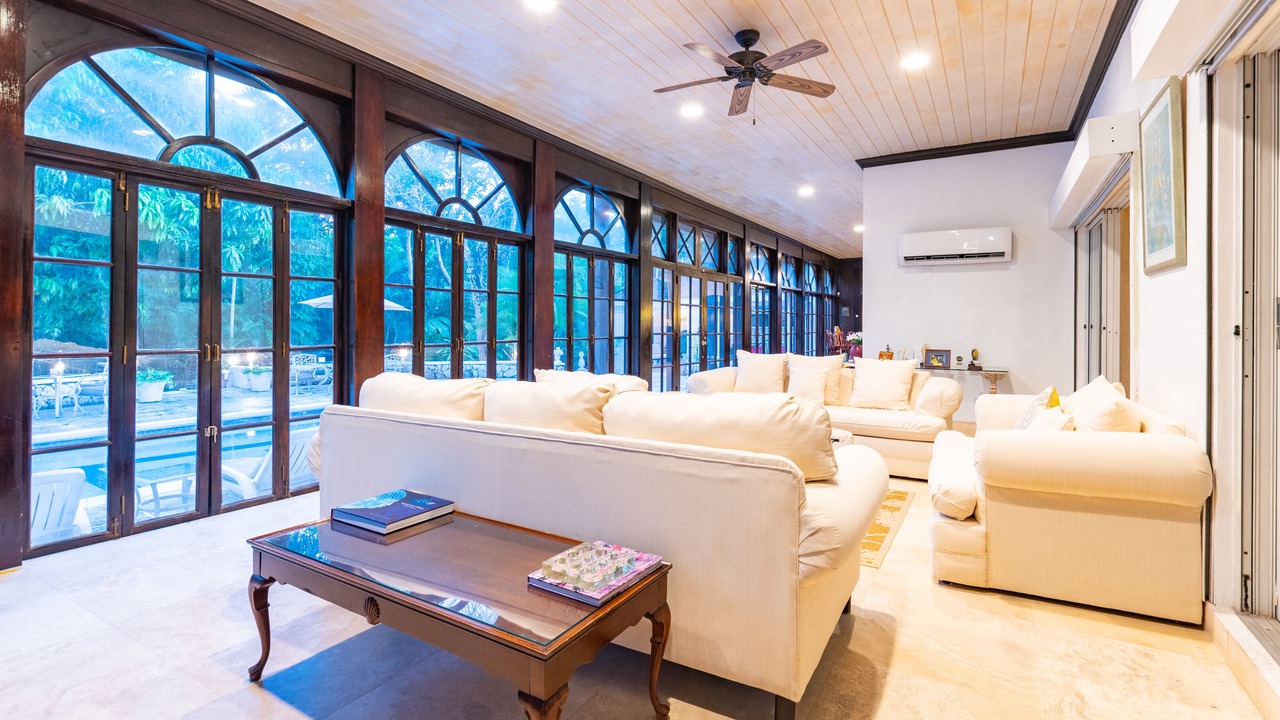 Photo of Livingroom in Lyford Cay