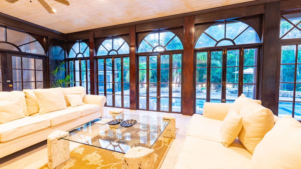 Photo of Livingroom in Lyford Cay