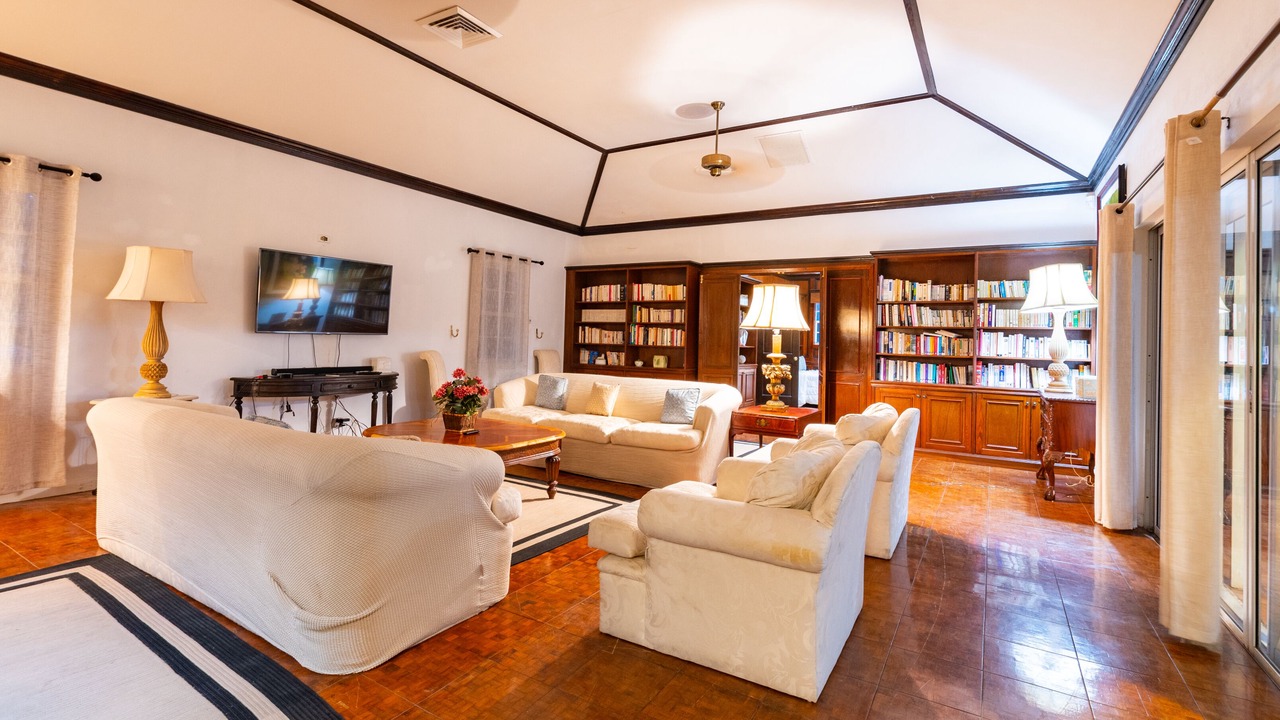 Photo of Livingroom in Lyford Cay