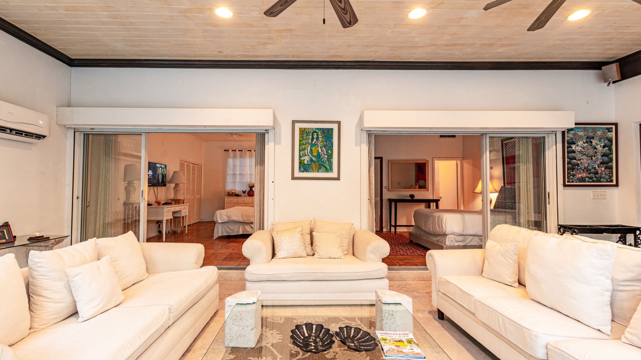 Photo of Livingroom in Lyford Cay