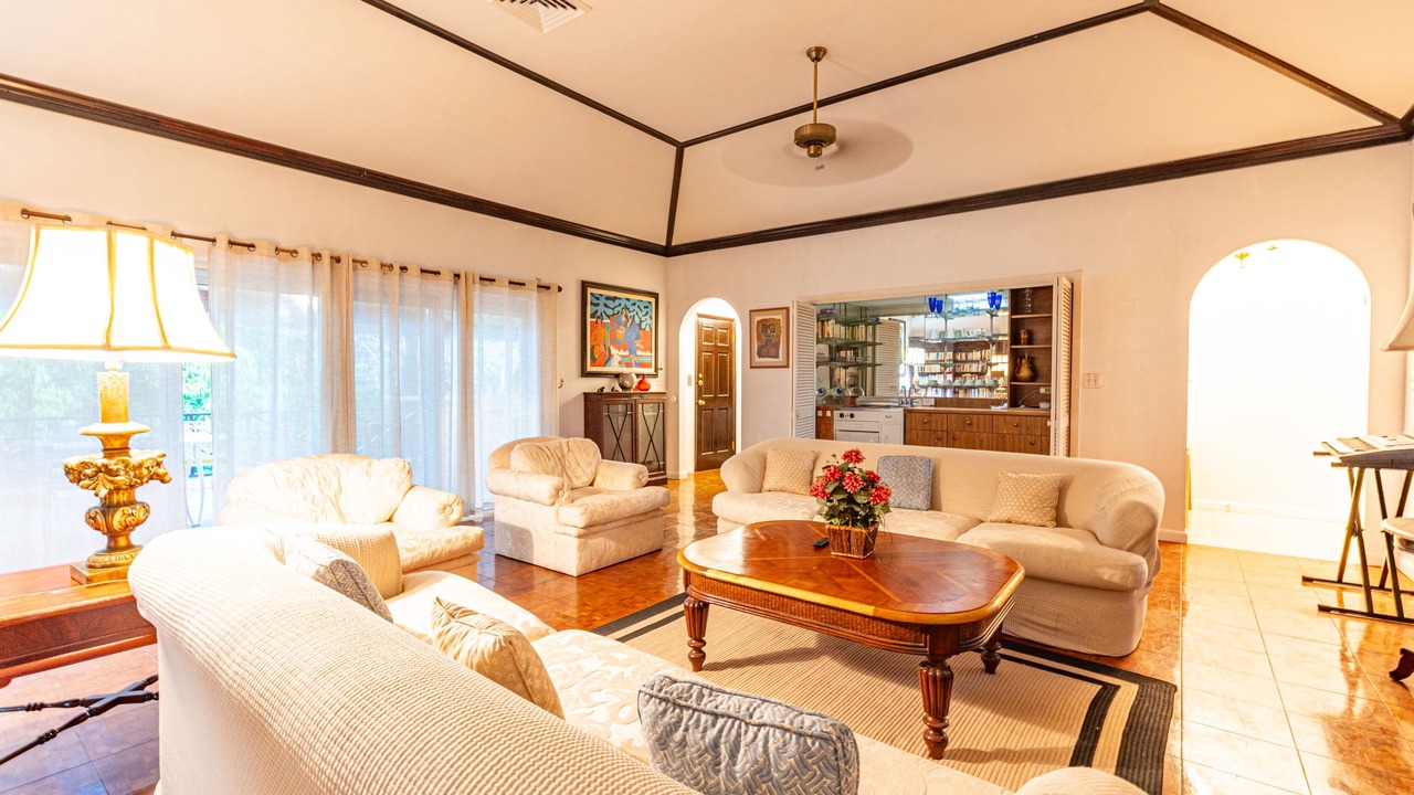 Photo of Livingroom in Lyford Cay
