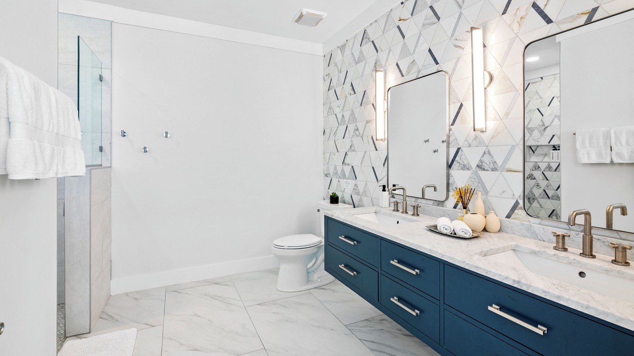 Photo of Bathroom in Tar Bay