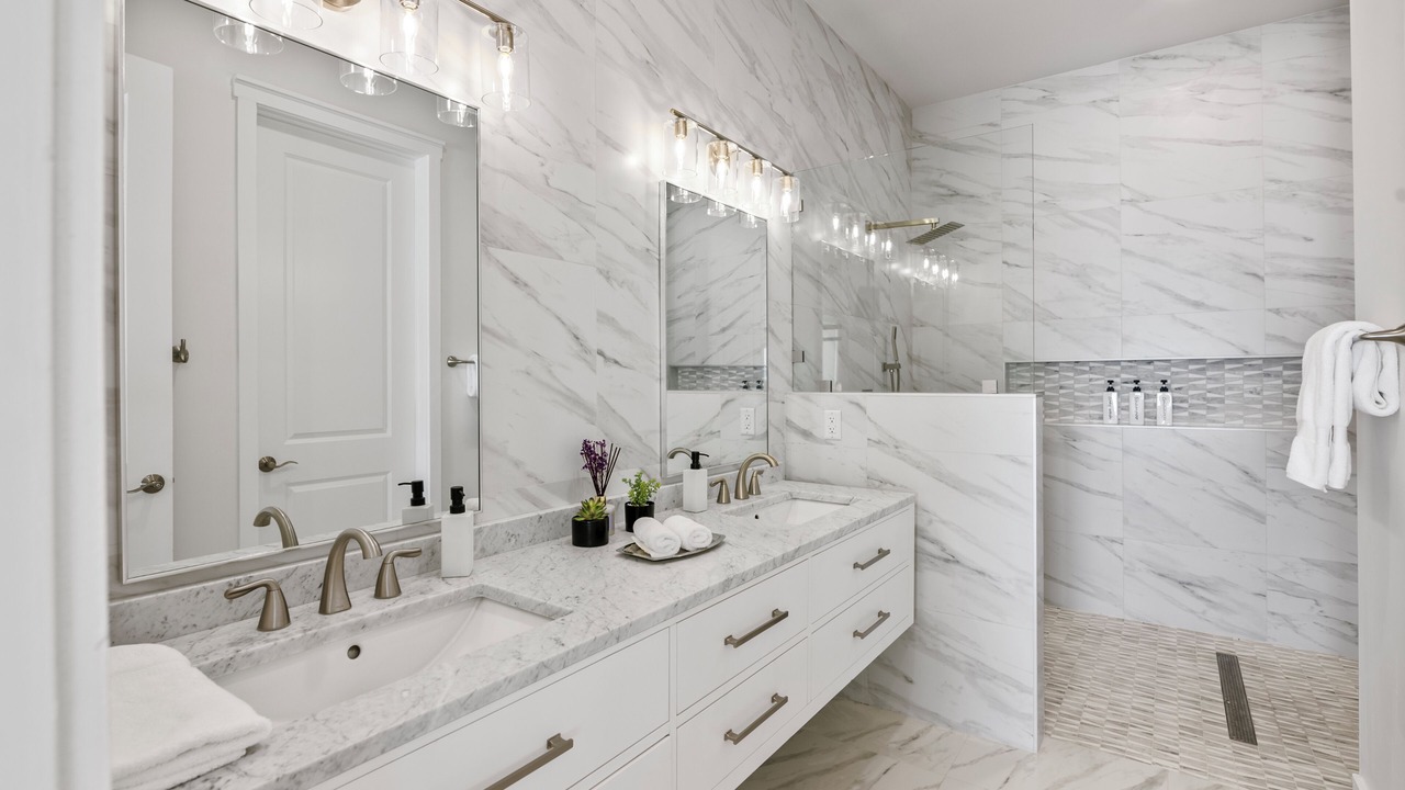 Photo of Bathroom in Tar Bay